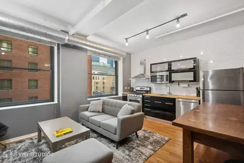 Living - 6 E Monroe St #1003, Chicago, IL 60603 photo 2 of 2