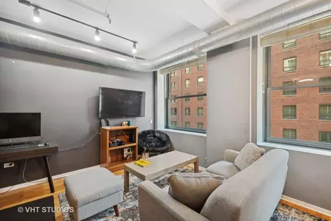 Living - 6 E Monroe St #1003, Chicago, IL 60603 photo 1 of 2