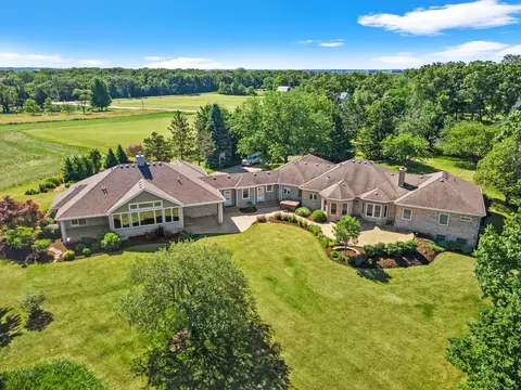 48 W150 Mcgough Rd, Hampshire, IL 60140
