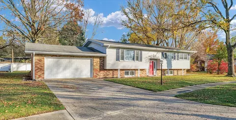 2318 Brookshire Dr E, Champaign, IL 61821 photo 3