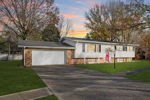 2318 Brookshire Dr E, Champaign, IL 61821 photo 2