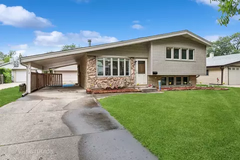 1914 Nimitz Dr, Des Plaines, IL 60018