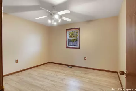 1012 Hooks Ln, Mchenry, IL 60050 photo 23