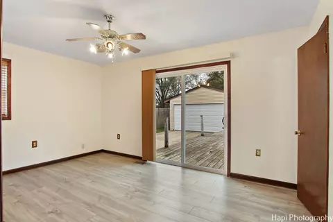 1012 Hooks Ln, Mchenry, IL 60050 photo 16