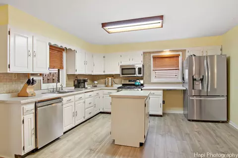 1012 Hooks Ln, Mchenry, IL 60050 photo 7