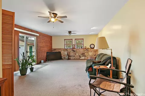 1012 Hooks Ln, Mchenry, IL 60050 photo 11