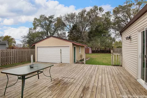1012 Hooks Ln, Mchenry, IL 60050 photo 14