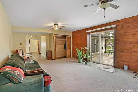 1012 Hooks Ln, Mchenry, IL 60050 photo 13