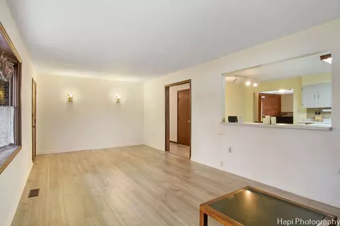 1012 Hooks Ln, Mchenry, IL 60050 photo 5