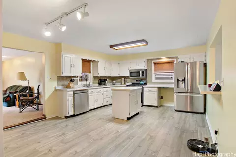 1012 Hooks Ln, Mchenry, IL 60050 photo 6
