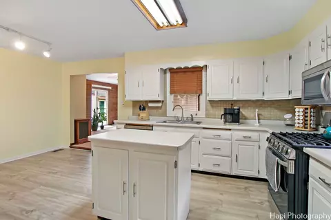 1012 Hooks Ln, Mchenry, IL 60050 photo 8