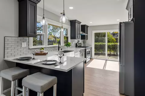 Kitchen - 240 Longfellow Dr, Wheaton, IL 60189 photo 1 of 6