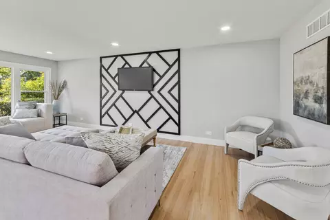 Living - 240 Longfellow Dr, Wheaton, IL 60189 photo 4 of 6