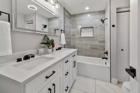 Bath - 240 Longfellow Dr, Wheaton, IL 60189 photo 2 of 2