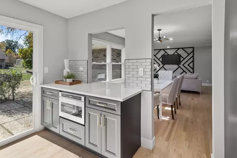 Kitchen - 240 Longfellow Dr, Wheaton, IL 60189 photo 6 of 6