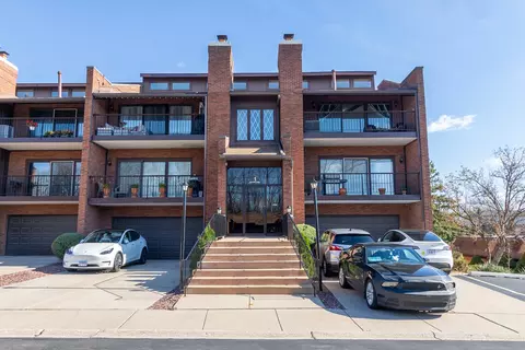 1 Cinnamon Creek Dr #1N, Palos Hills, IL 60465
