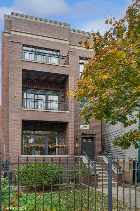 2907 N Damen Ave #1, Chicago, IL 60618