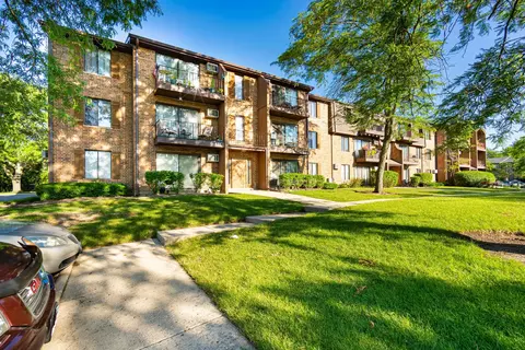 605 N Briar Hill Ln #6, Addison, IL 60101