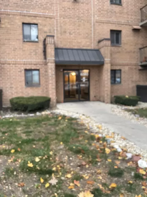 6030 Lake Bluff Dr #102, Tinley Park, IL 60477