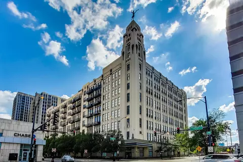 758 N Larrabee St #828, Chicago, IL 60654