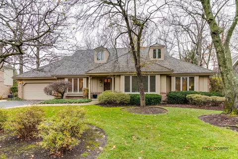 51 Canterbury Rd, Lincolnshire, IL 60069