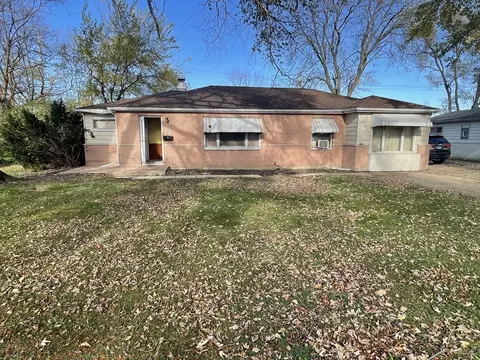 22 E Berkley Ln, Hoffman Estates, IL 60169