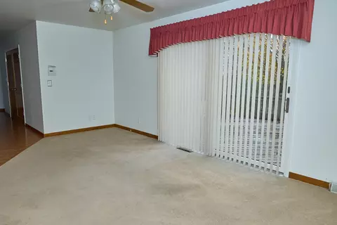 Living - 1522 1st St, Peru, IL 61354 photo 3 of 4