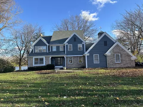 2215 Harrow Gate Dr, Inverness, IL 60010