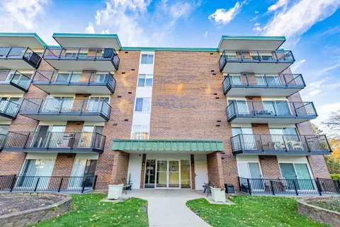 5 S040 Pebblewood Ln #W104, Naperville, IL 60563