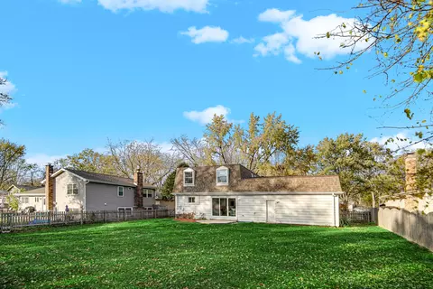 Exterior - 16 W Bailey Rd, Naperville, IL 60565 photo 4 of 6