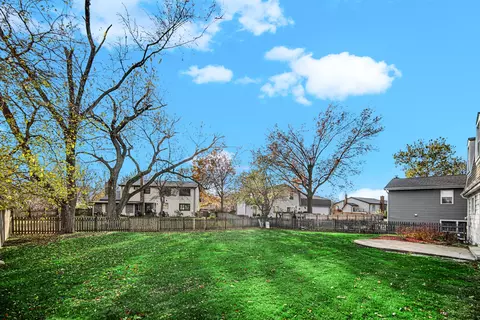 Exterior - 16 W Bailey Rd, Naperville, IL 60565 photo 3 of 6