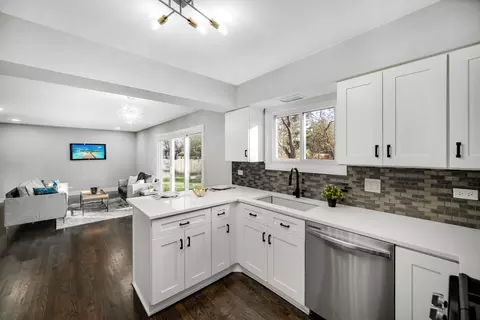 Kitchen - 16 W Bailey Rd, Naperville, IL 60565 photo 3 of 4