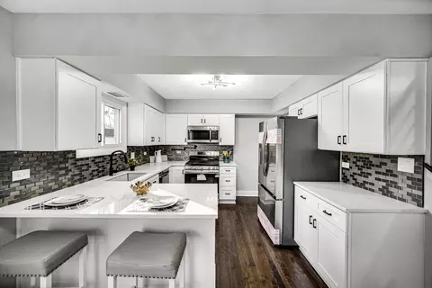 Kitchen - 16 W Bailey Rd, Naperville, IL 60565 photo 2 of 4