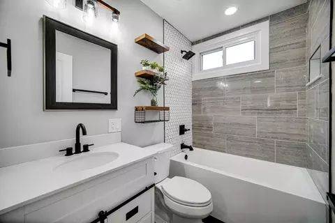 Bath - 16 W Bailey Rd, Naperville, IL 60565 photo 3 of 3