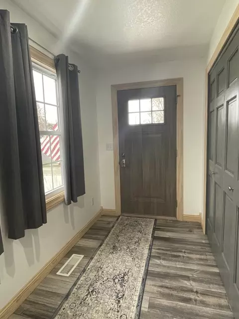 Entry Way - 504 E 9th St, Rock Falls, IL 61071 photo 1 of 4