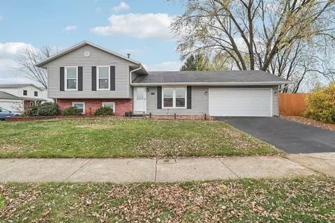 400 Canyon Trl, Carol Stream, IL 60188