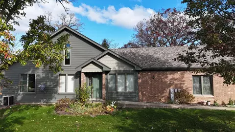 11 Village Woods Dr, Crete, IL 60417