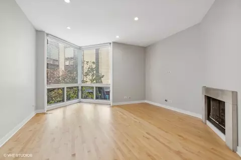 Living - 1253 W Cottage Pl, Chicago, IL 60607 photo 1 of 4