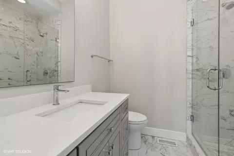 Bath - 1253 W Cottage Pl, Chicago, IL 60607 photo 2 of 3