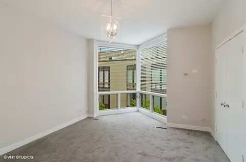 Bedroom - 1253 W Cottage Pl, Chicago, IL 60607 photo 1 of 6