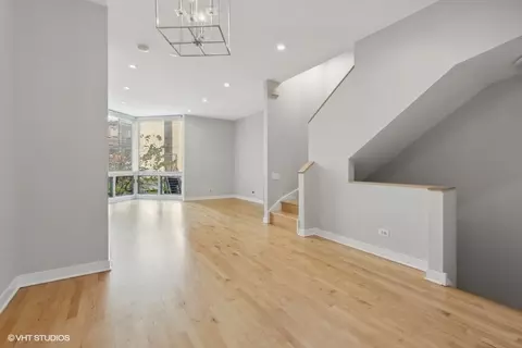 Living - 1253 W Cottage Pl, Chicago, IL 60607 photo 3 of 4