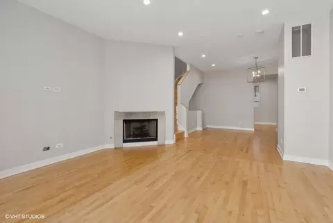 Living - 1253 W Cottage Pl, Chicago, IL 60607 photo 2 of 4