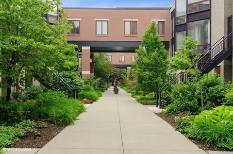 Exterior - 1253 W Cottage Pl, Chicago, IL 60607 photo 2 of 2