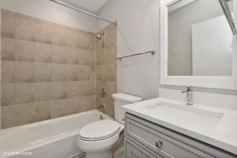 Bath - 1253 W Cottage Pl, Chicago, IL 60607 photo 3 of 3