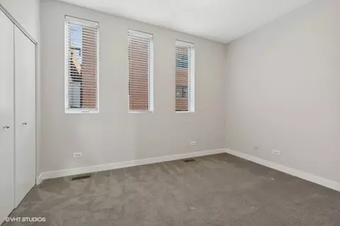 Bedroom - 1253 W Cottage Pl, Chicago, IL 60607 photo 3 of 6
