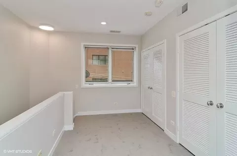 Bedroom - 1253 W Cottage Pl, Chicago, IL 60607 photo 5 of 6