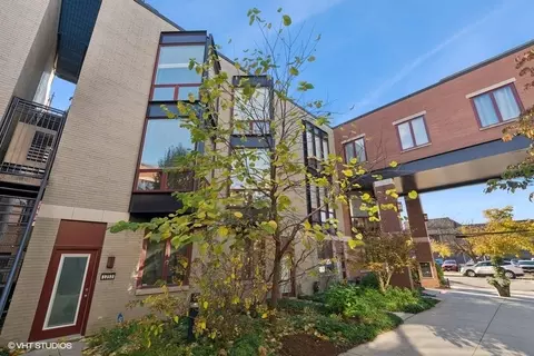 1253 W Cottage Pl, Chicago, IL 60607
