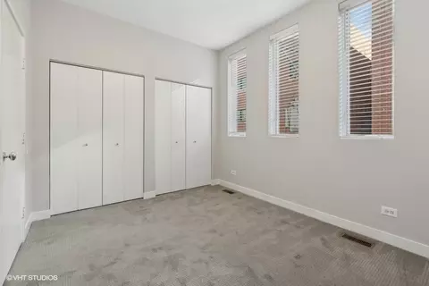 Bedroom - 1253 W Cottage Pl, Chicago, IL 60607 photo 4 of 6