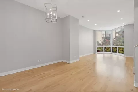Living - 1253 W Cottage Pl, Chicago, IL 60607 photo 4 of 4