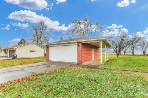 601 S David St, Sidney, IL 61877 photo 4
